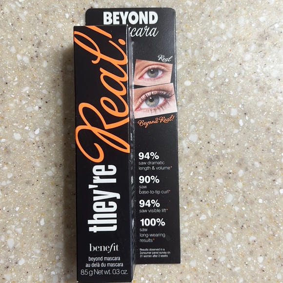 Benefit Beyond Mascara - Picture 1 of 4